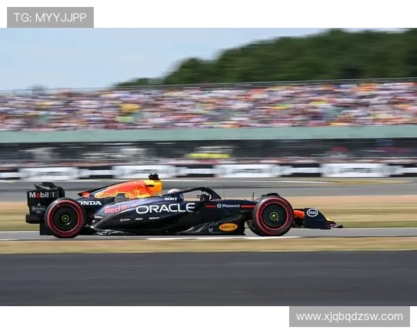 F1赛车季节新动向 法拉利与梅赛德斯引擎升级成焦点