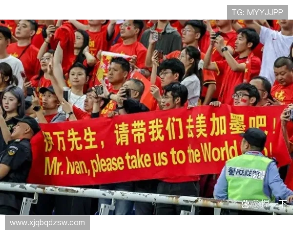 中国足球队在世界杯预选赛中大胜对手,提前锁定小组出线名额 中国足球队在世界杯预选赛中大胜对手,提前锁定小组出线名额