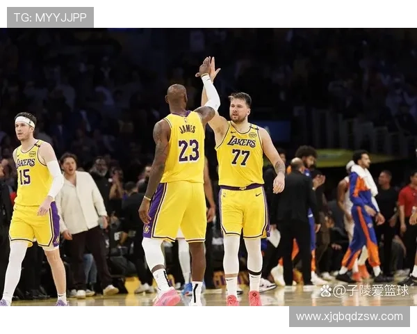 NBA新赛季火热开启 詹姆斯、库里领衔超级对决 震撼全场球迷期待已久 NBA新赛季火热开启 詹姆斯、库里领衔超级对决 震撼全场球迷期待已久