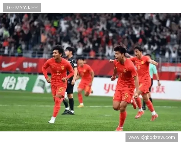 国足备战世界杯预选赛主帅调整阵容引发球迷热议新老交替目标明确 国足备战世界杯预选赛主帅调整阵容引发球迷热议新老交替目标明确